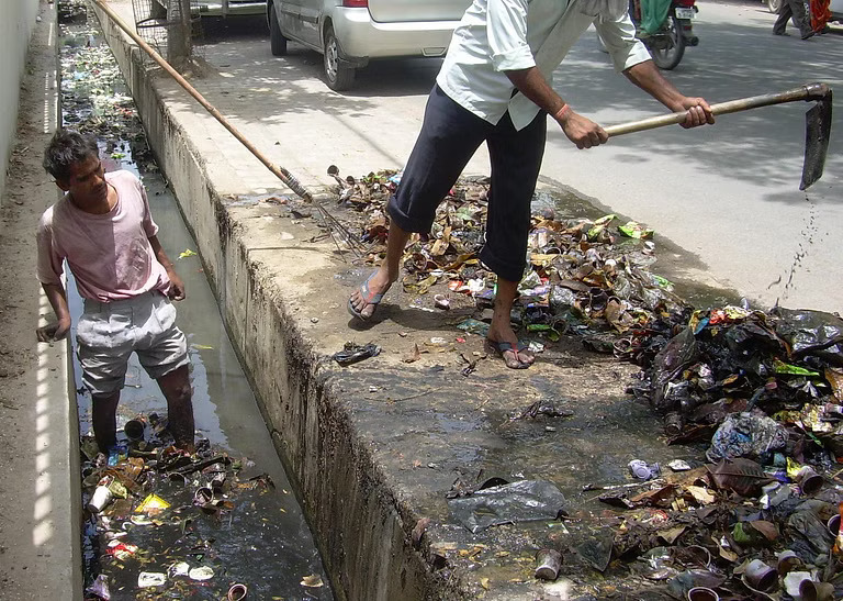 எதிர்வரும் மழை காலத்திற்கு முன்பதாக வடிகாலமைப்பு சுத்திகரிப்பு பணிகள்